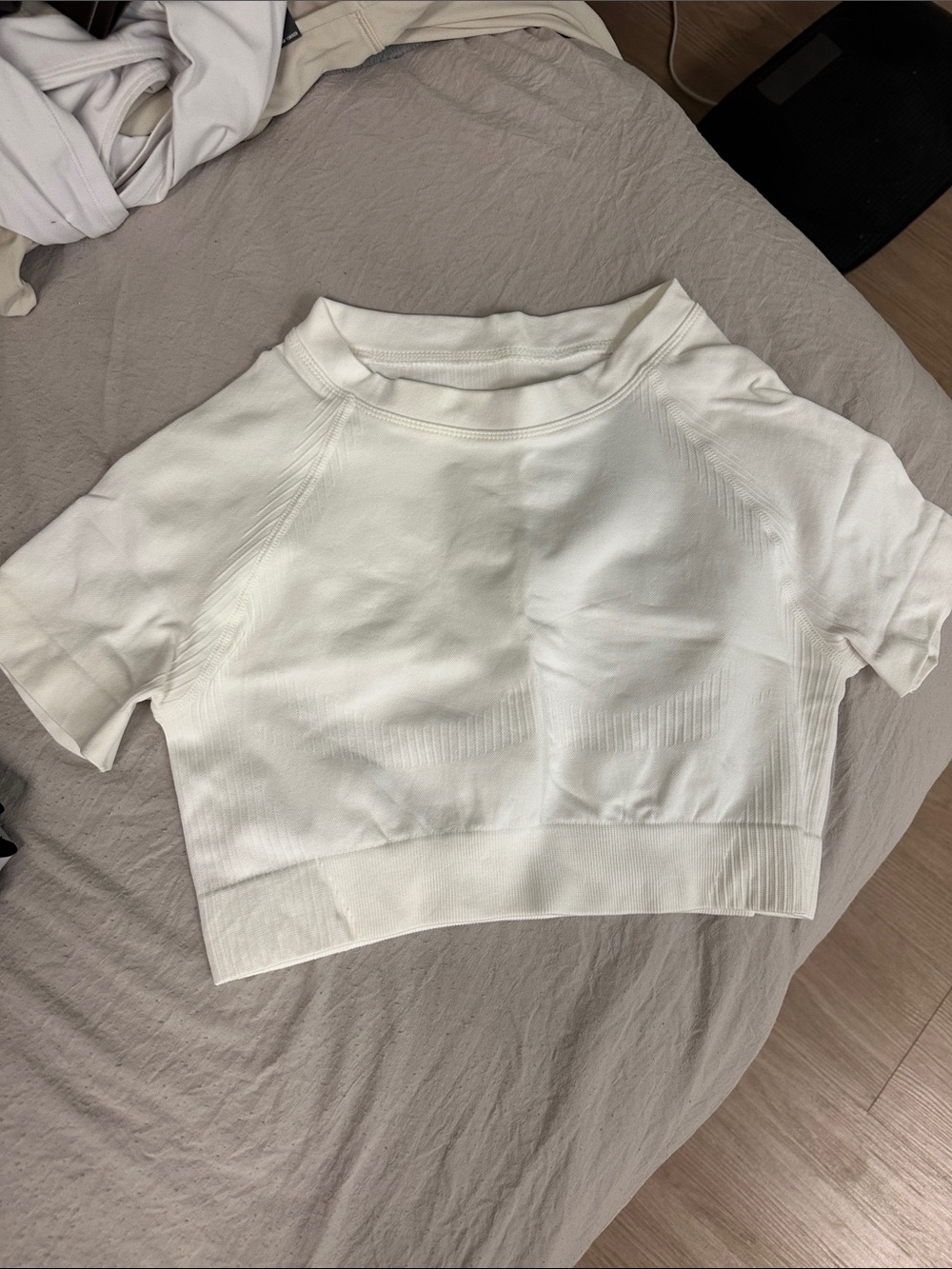 Women’s Short Sleeve Seamless Crop Top - White